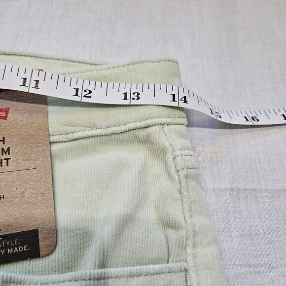Levi's Women's 724 Corduroy High Rise Slim Straight Light Green Pants Long 4/27 - Picture 7 of 9